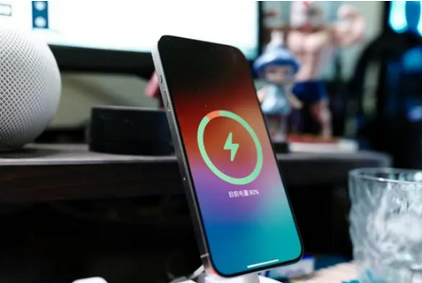 洮北苹果15换屏服务分享用什么充电器给iPhone15充电更好 